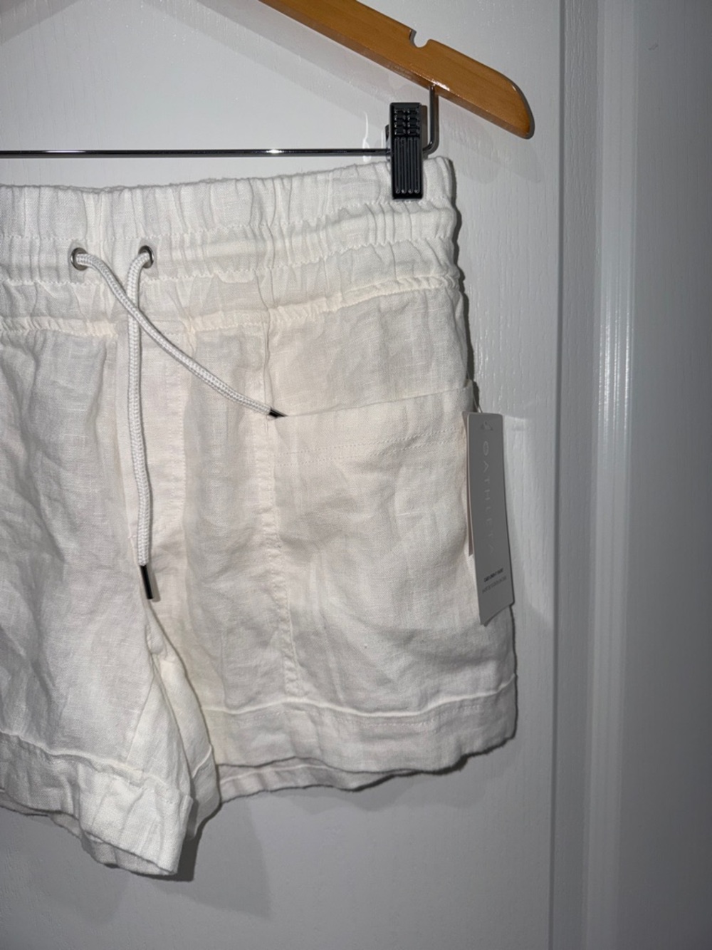 Athleta Cabo 100% lien 4” short NWT size 2 resort wear beach vacation - Picture 4 of 8